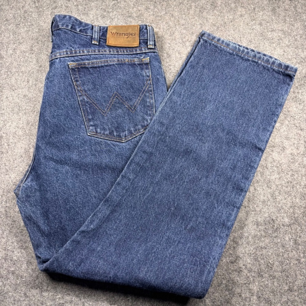 Wrangler Rugged Wear Jeans Mens 38x32 Blue Straight Leg Denim 39902PW